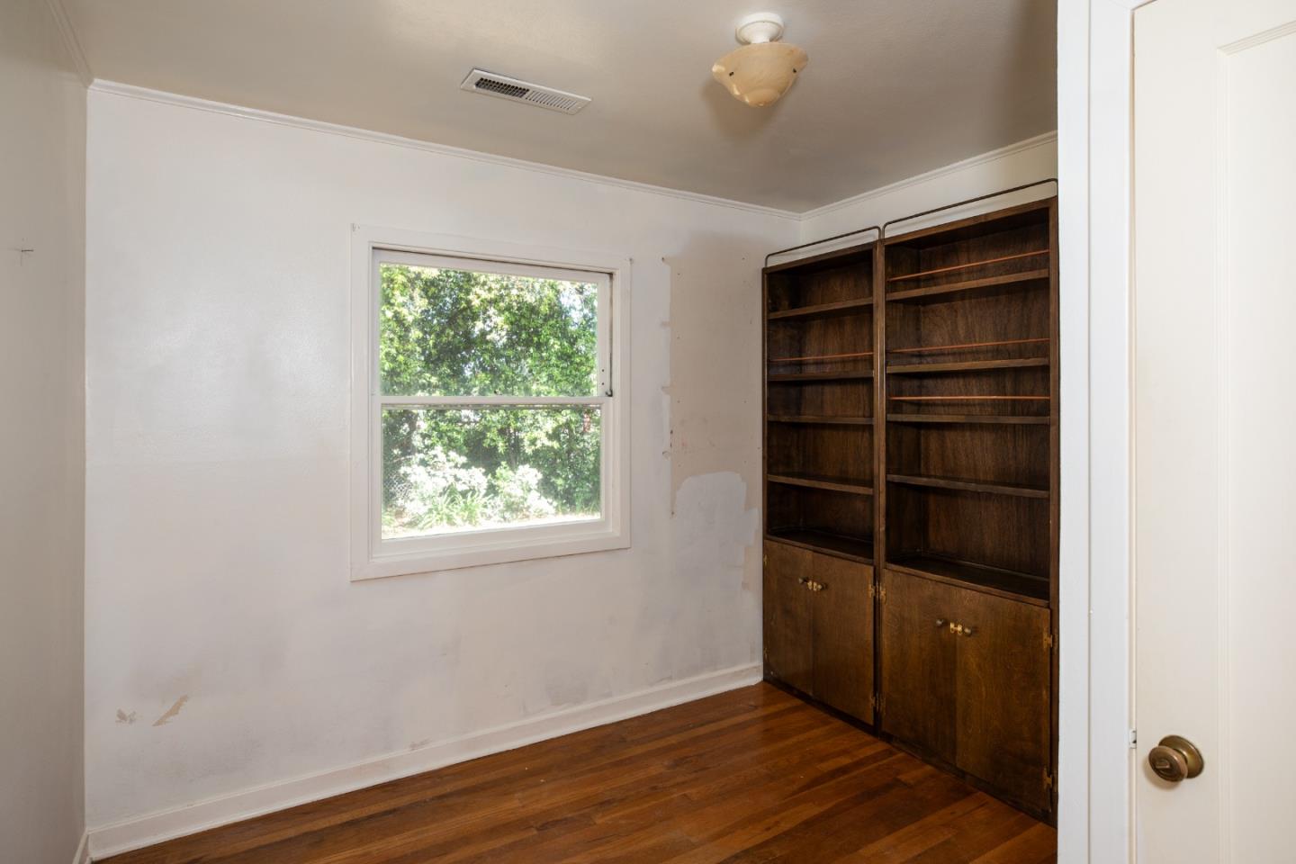 Detail Gallery Image 11 of 21 For 2027 Carol Ave, Mountain View,  CA 94040 - 3 Beds | 2 Baths