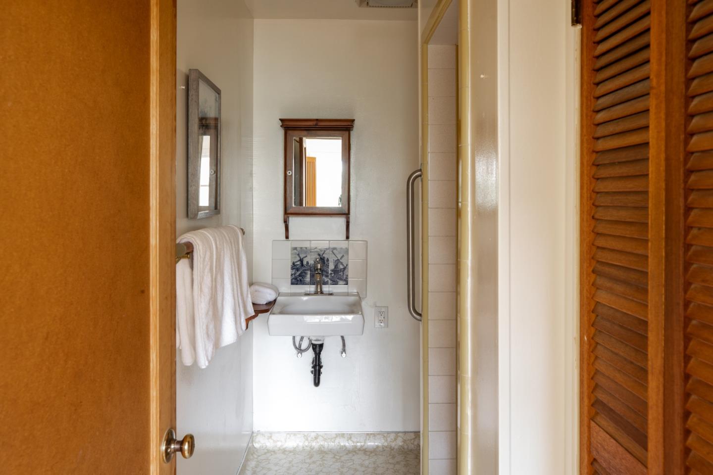 Detail Gallery Image 13 of 21 For 2027 Carol Ave, Mountain View,  CA 94040 - 3 Beds | 2 Baths