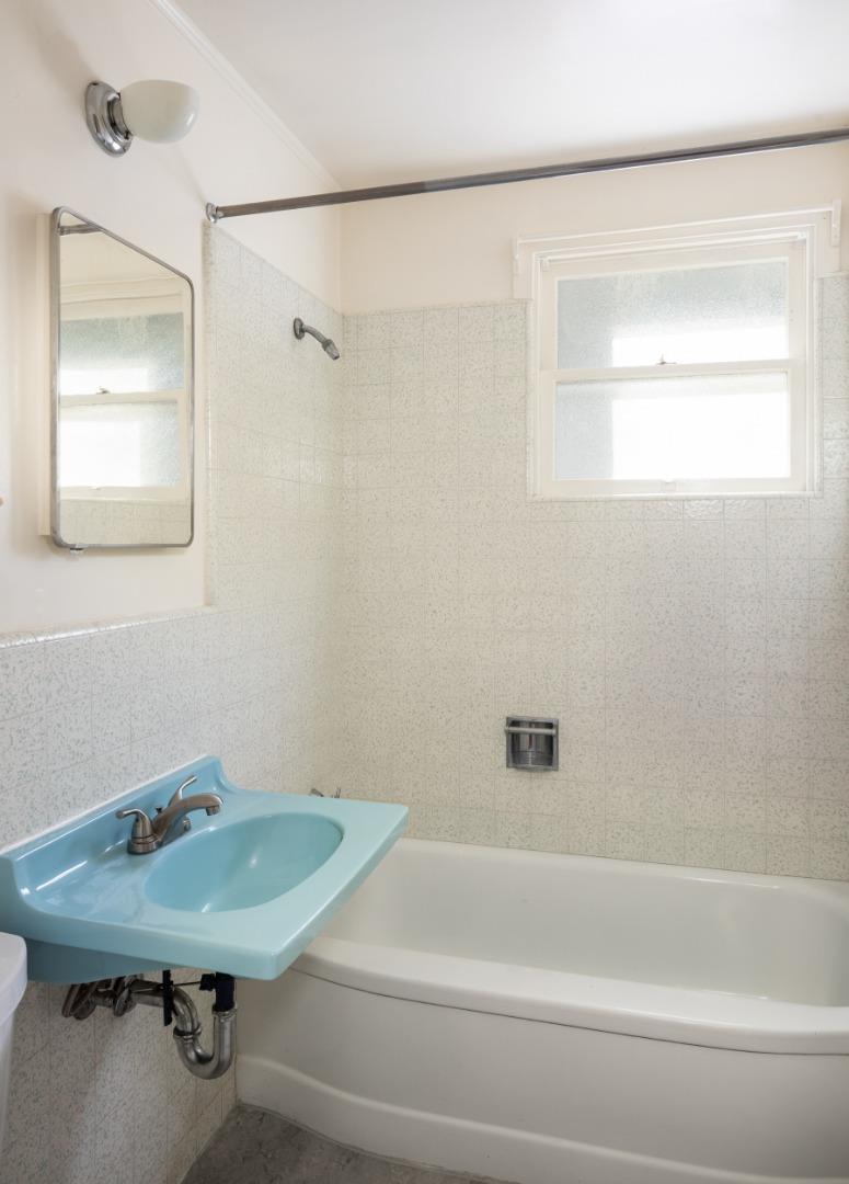 Detail Gallery Image 14 of 21 For 2027 Carol Ave, Mountain View,  CA 94040 - 3 Beds | 2 Baths