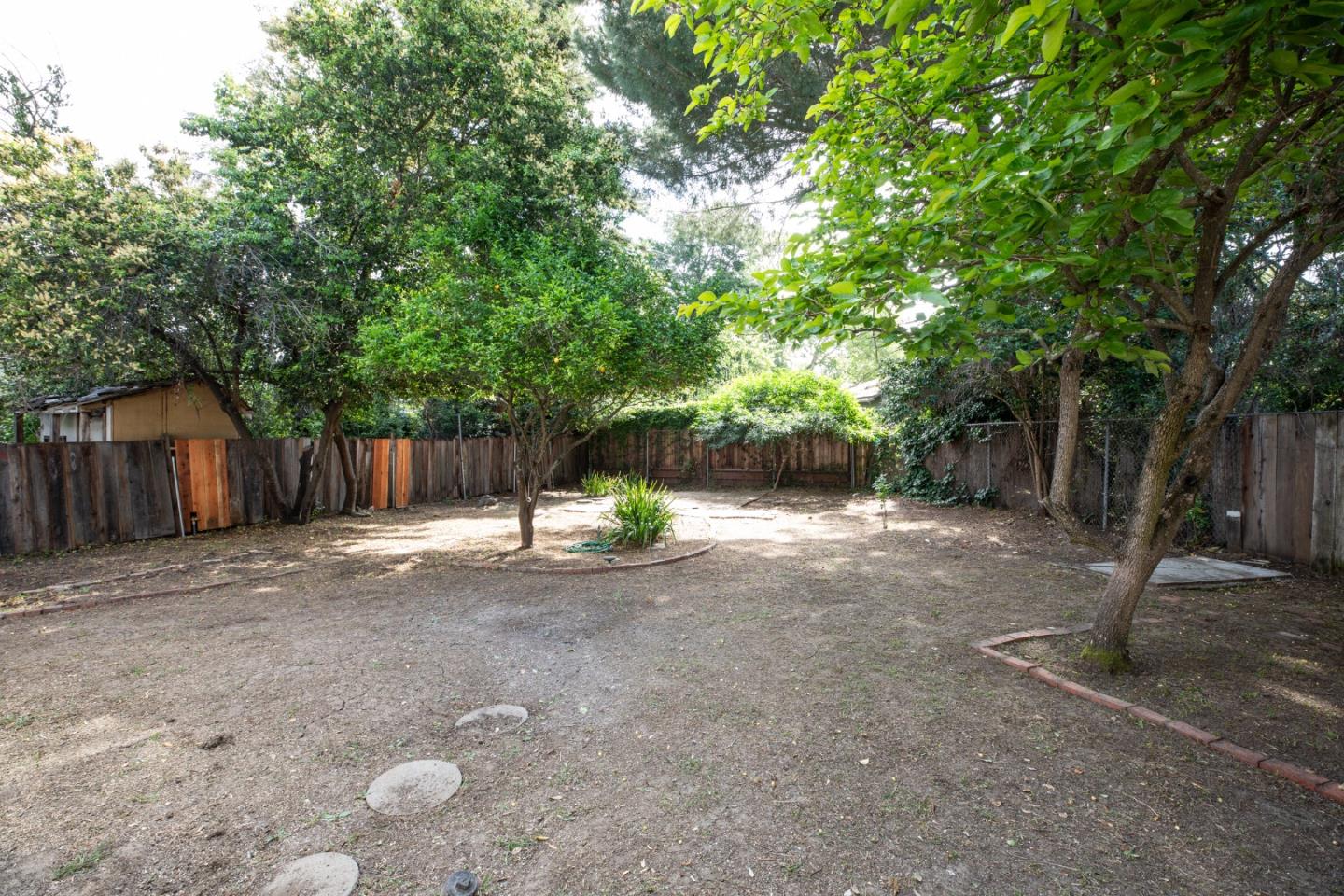 Detail Gallery Image 16 of 21 For 2027 Carol Ave, Mountain View,  CA 94040 - 3 Beds | 2 Baths