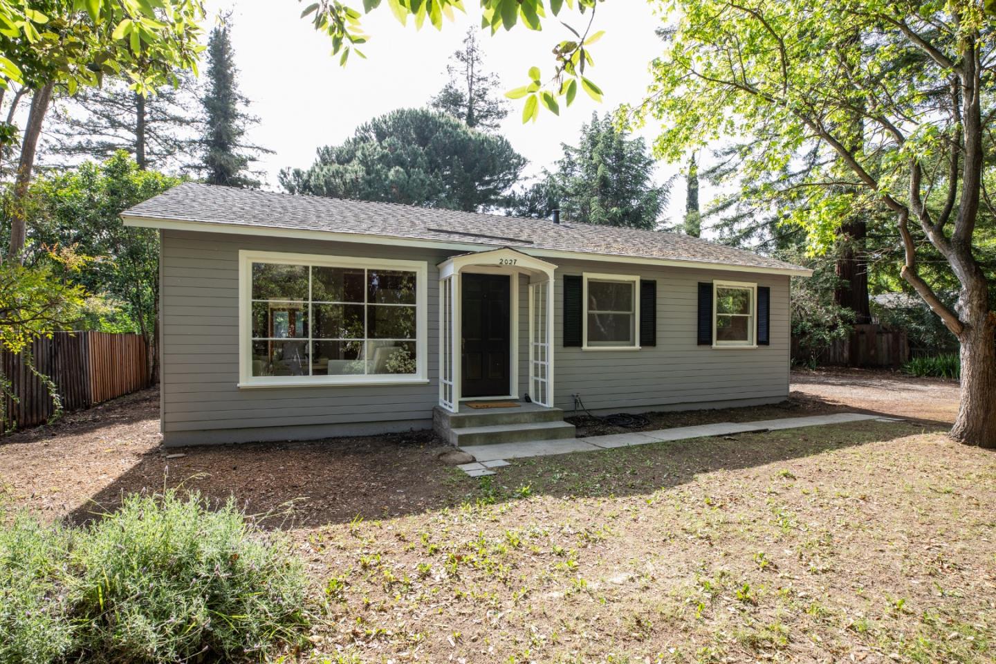 Detail Gallery Image 2 of 21 For 2027 Carol Ave, Mountain View,  CA 94040 - 3 Beds | 2 Baths