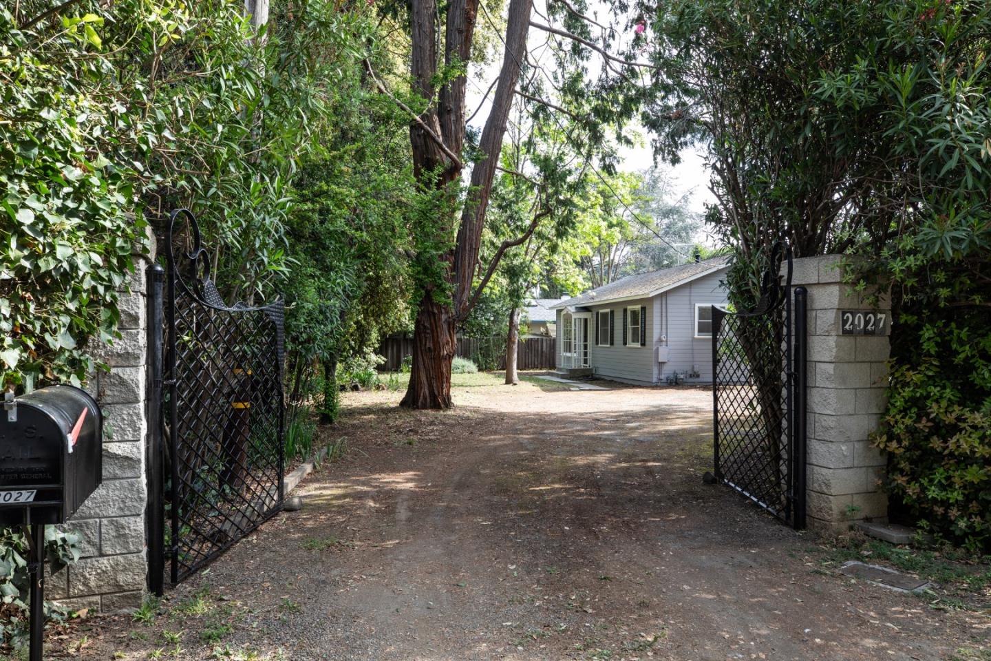 Detail Gallery Image 21 of 21 For 2027 Carol Ave, Mountain View,  CA 94040 - 3 Beds | 2 Baths