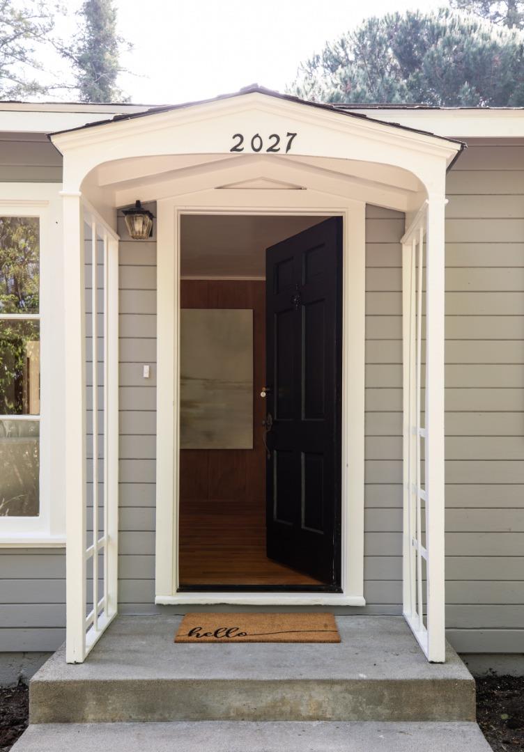 Detail Gallery Image 3 of 21 For 2027 Carol Ave, Mountain View,  CA 94040 - 3 Beds | 2 Baths