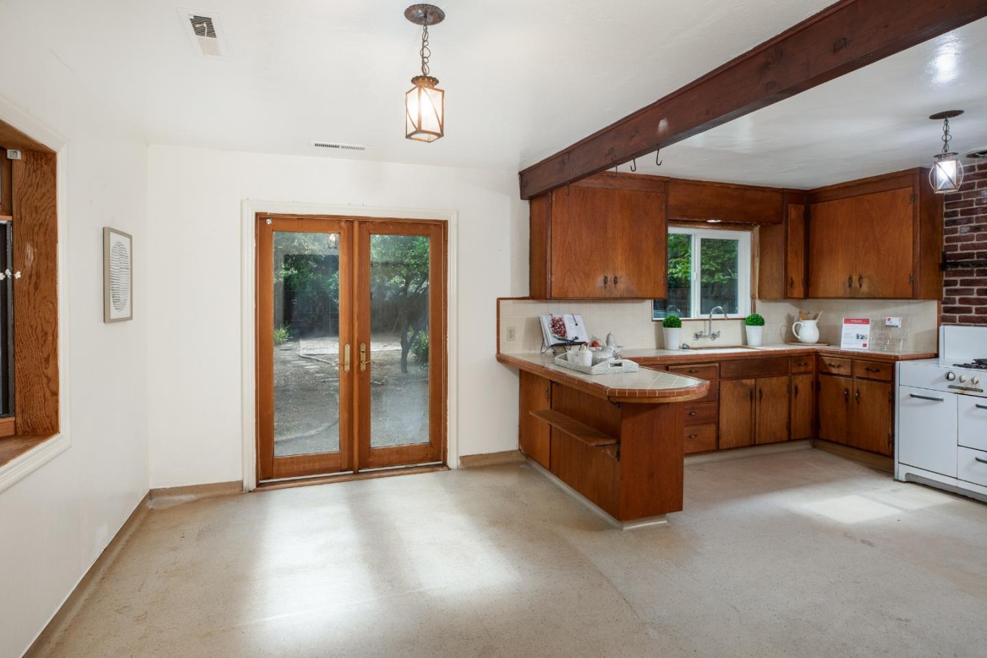 Detail Gallery Image 7 of 21 For 2027 Carol Ave, Mountain View,  CA 94040 - 3 Beds | 2 Baths