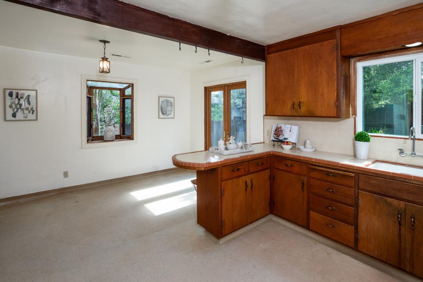 Detail Gallery Image 9 of 21 For 2027 Carol Ave, Mountain View,  CA 94040 - 3 Beds | 2 Baths