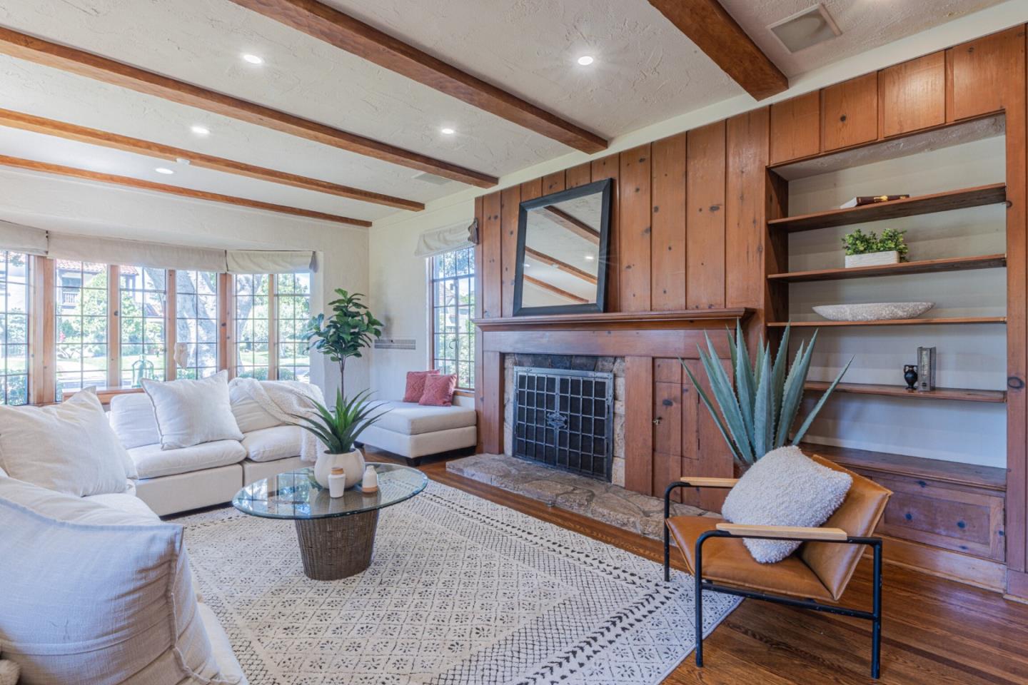 Detail Gallery Image 10 of 42 For Los Laureles Ave, Salinas,  CA 93901 - 4 Beds | 3 Baths