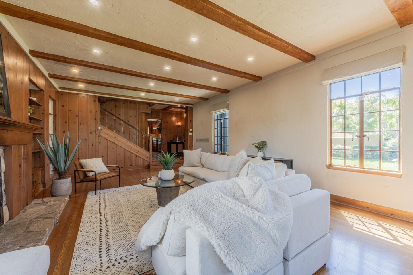 Detail Gallery Image 12 of 42 For Los Laureles Ave, Salinas,  CA 93901 - 4 Beds | 3 Baths