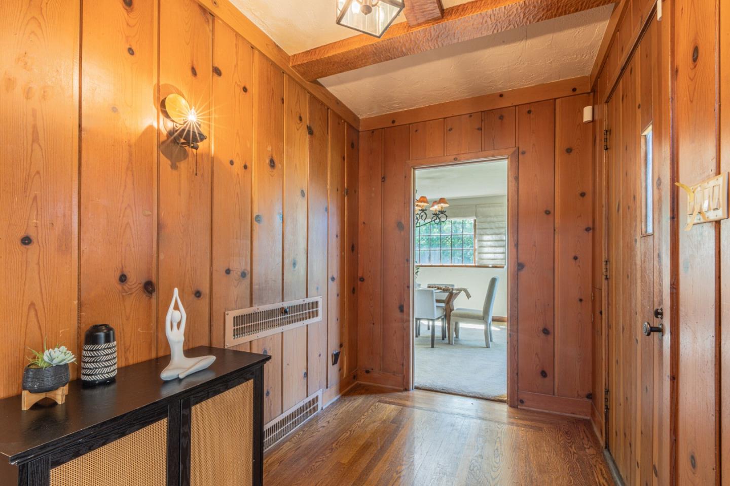 Detail Gallery Image 13 of 42 For Los Laureles Ave, Salinas,  CA 93901 - 4 Beds | 3 Baths