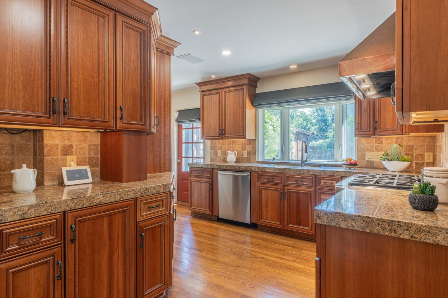 Detail Gallery Image 19 of 42 For Los Laureles Ave, Salinas,  CA 93901 - 4 Beds | 3 Baths