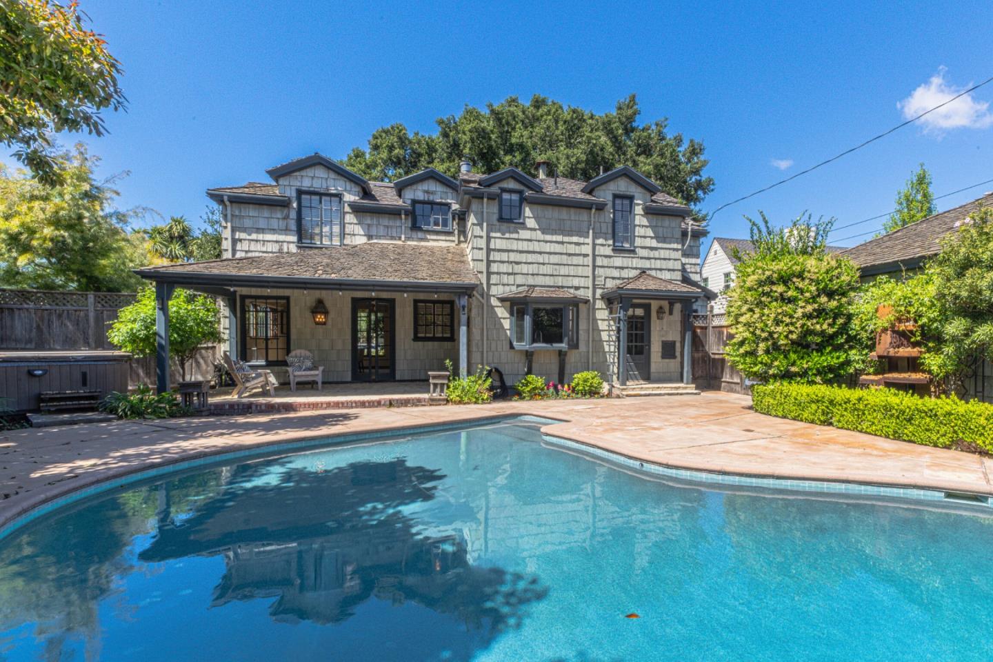 Detail Gallery Image 2 of 42 For Los Laureles Ave, Salinas,  CA 93901 - 4 Beds | 3 Baths