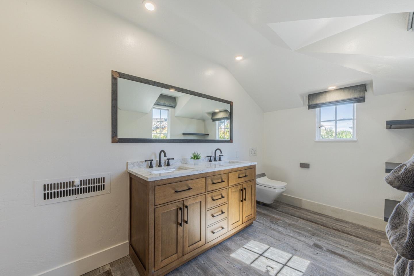 Detail Gallery Image 34 of 42 For Los Laureles Ave, Salinas,  CA 93901 - 4 Beds | 3 Baths