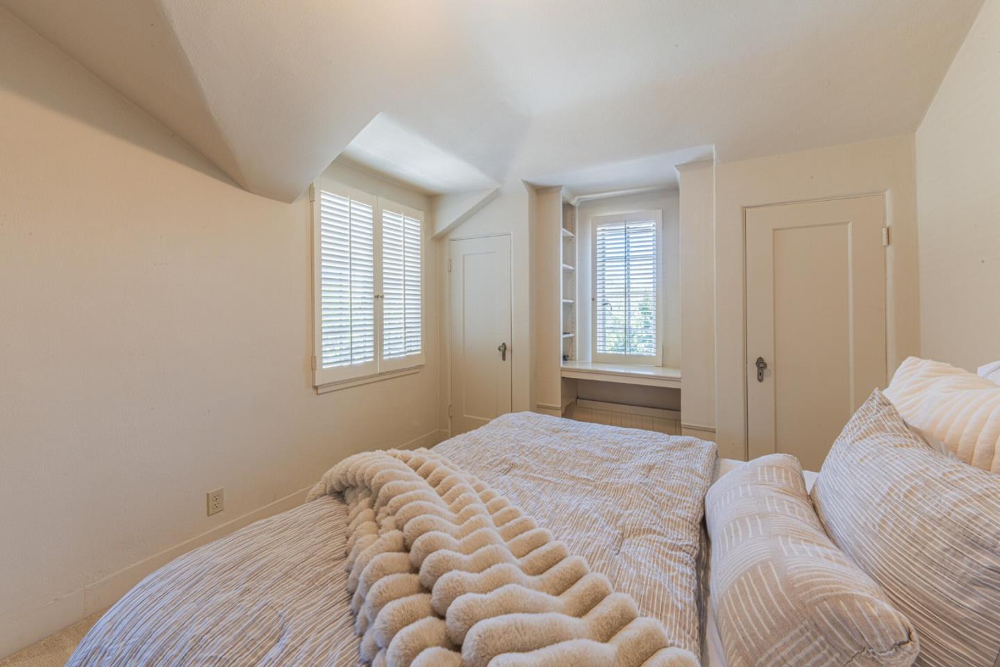 Detail Gallery Image 39 of 42 For Los Laureles Ave, Salinas,  CA 93901 - 4 Beds | 3 Baths