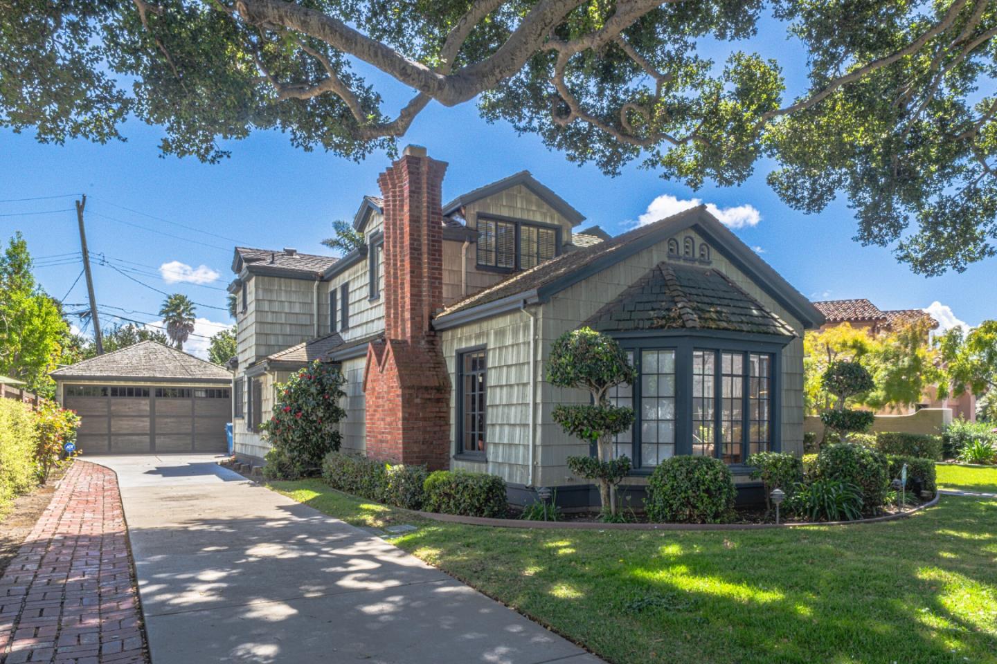 Detail Gallery Image 5 of 42 For Los Laureles Ave, Salinas,  CA 93901 - 4 Beds | 3 Baths