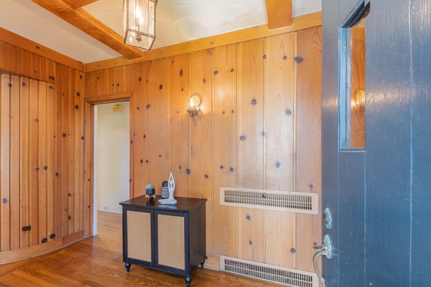 Detail Gallery Image 7 of 42 For Los Laureles Ave, Salinas,  CA 93901 - 4 Beds | 3 Baths