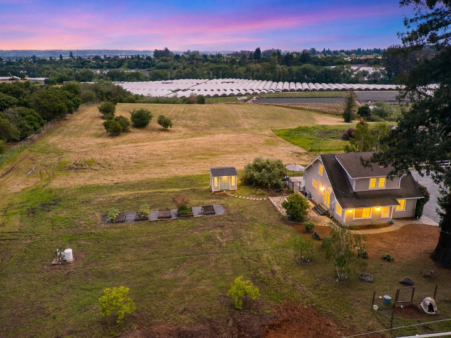 Detail Gallery Image 2 of 46 For 295 Wheelock Rd, Watsonville,  CA 95076 - 4 Beds | 2/1 Baths