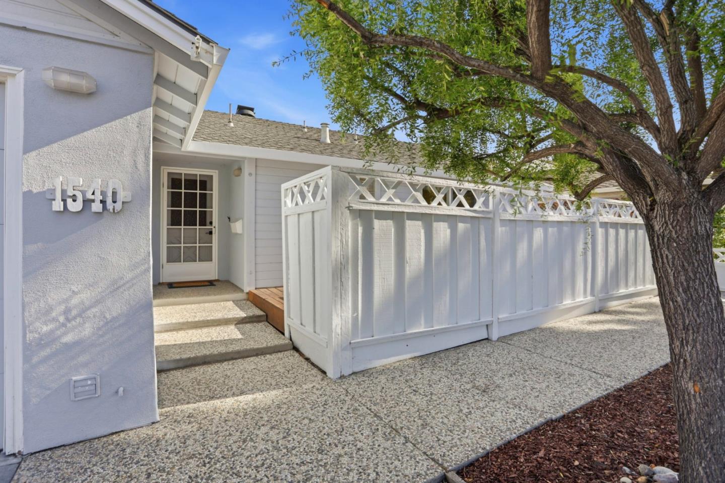 Detail Gallery Image 5 of 41 For 1540 Santa Monica Ave, San Jose,  CA 95118 - 3 Beds | 2 Baths