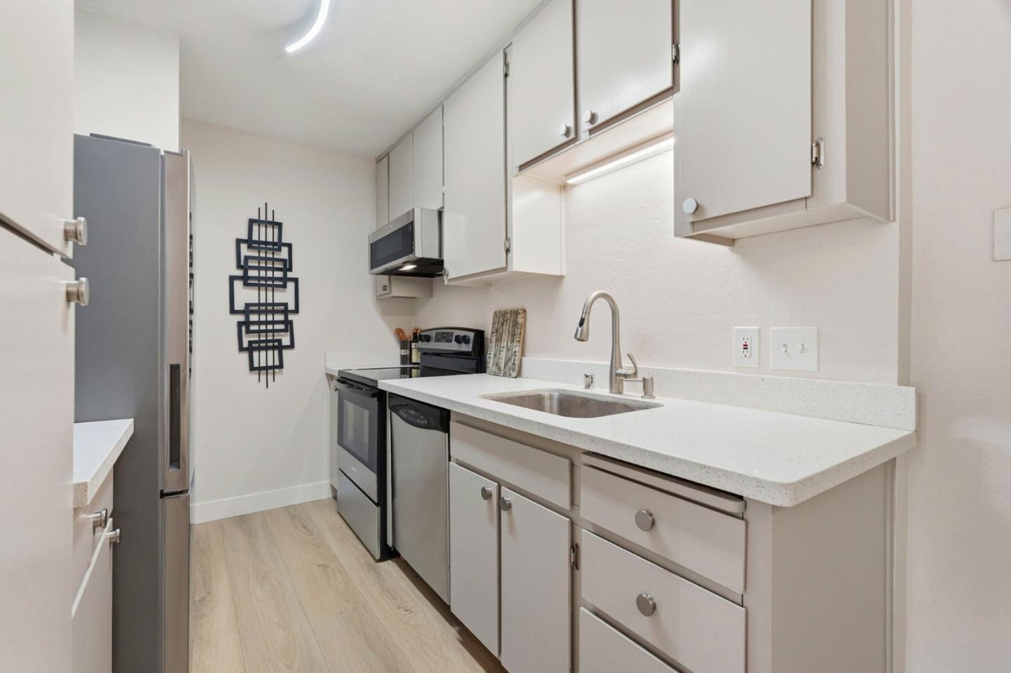 Detail Gallery Image 6 of 32 For 292 Tradewinds Dr #4,  San Jose,  CA 95123 - 1 Beds | 1 Baths