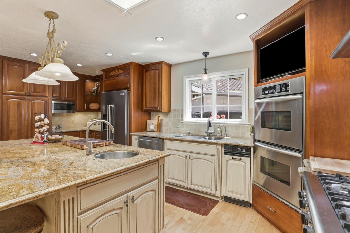 Detail Gallery Image 15 of 64 For 24010 Summit Woods Dr, Los Gatos,  CA 95033 - 4 Beds | 4/1 Baths