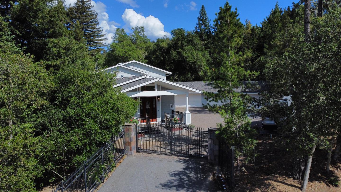 Detail Gallery Image 4 of 64 For 24010 Summit Woods Dr, Los Gatos,  CA 95033 - 4 Beds | 4/1 Baths