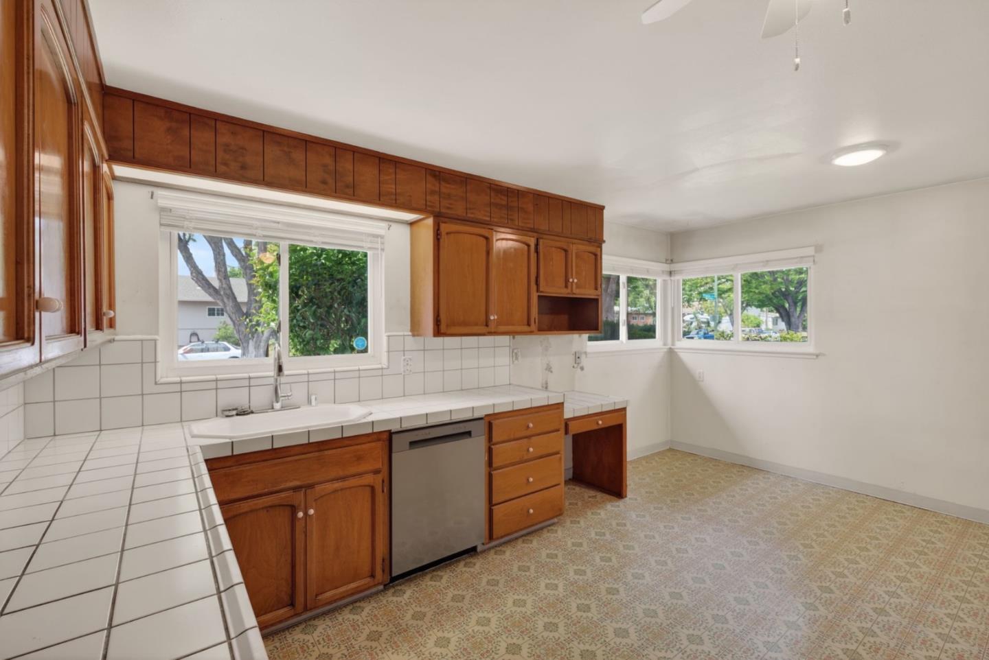 Detail Gallery Image 11 of 43 For 4842 Winton Way, San Jose,  CA 95124 - 3 Beds | 2 Baths