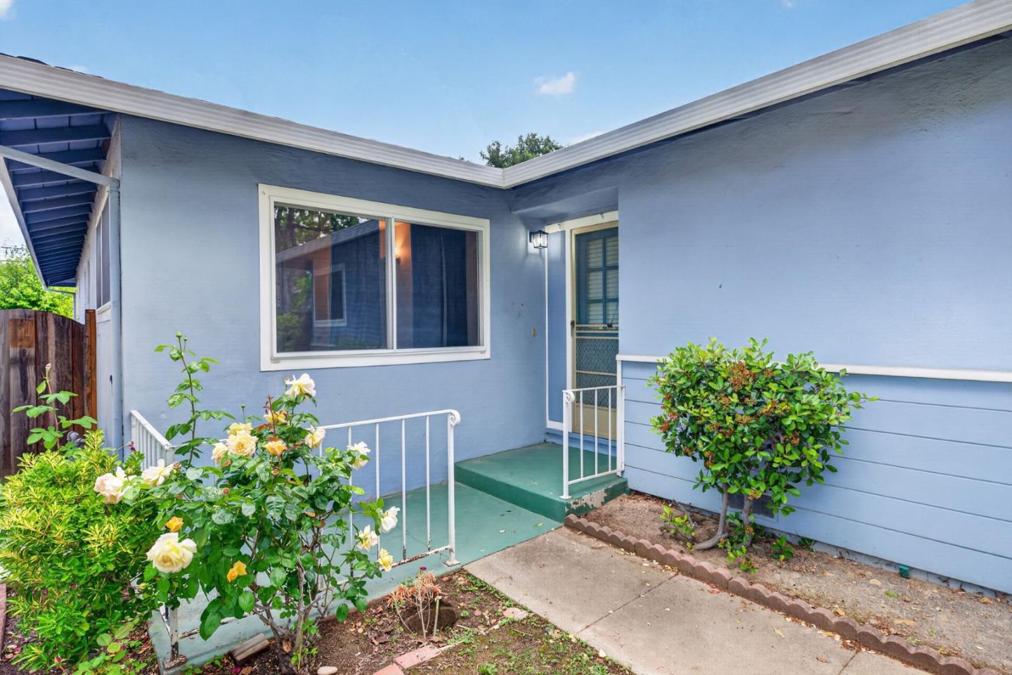 Detail Gallery Image 4 of 43 For 4842 Winton Way, San Jose,  CA 95124 - 3 Beds | 2 Baths