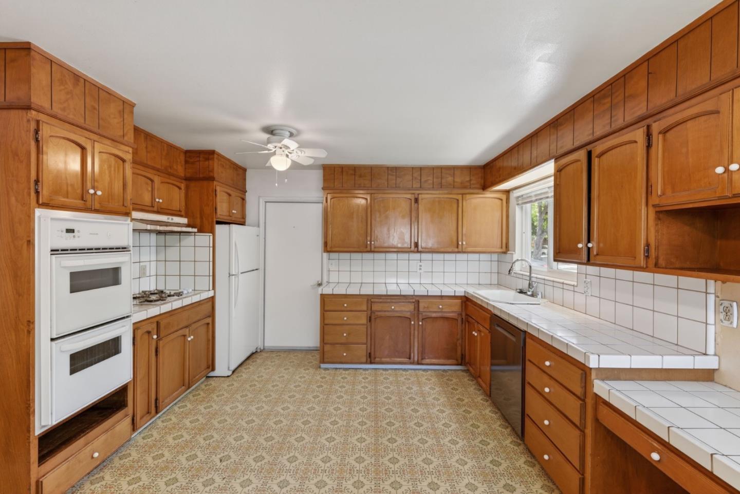 Detail Gallery Image 9 of 43 For 4842 Winton Way, San Jose,  CA 95124 - 3 Beds | 2 Baths