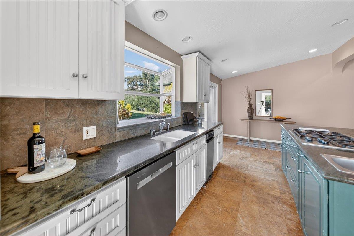 Detail Gallery Image 11 of 48 For 107 Paulsen Rd #D,  Watsonville,  CA 95076 - 3 Beds | 2 Baths