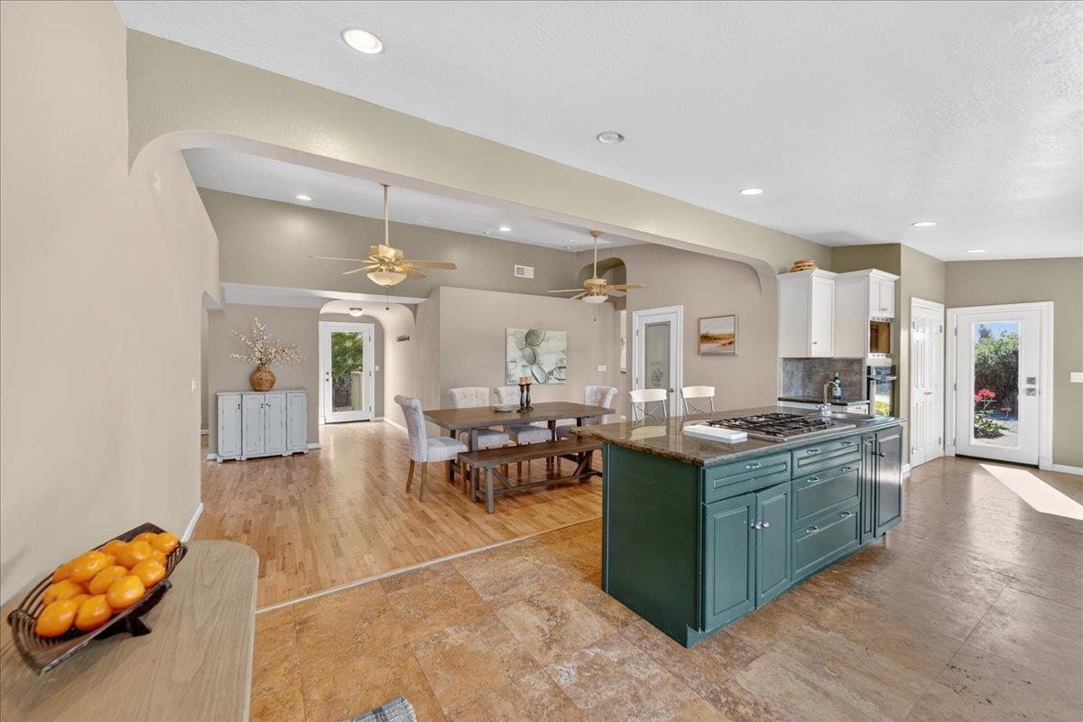 Detail Gallery Image 13 of 48 For 107 Paulsen Rd #D,  Watsonville,  CA 95076 - 3 Beds | 2 Baths