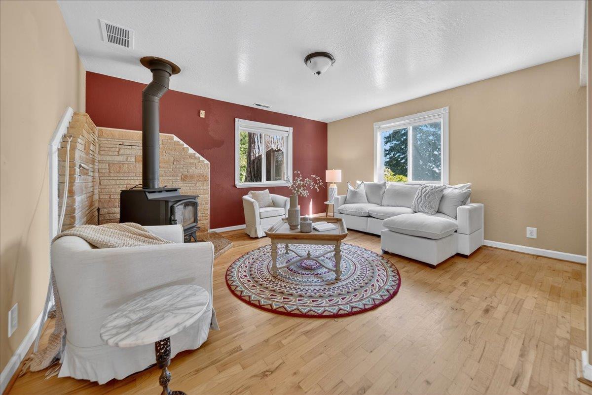 Detail Gallery Image 3 of 48 For 107 Paulsen Rd #D,  Watsonville,  CA 95076 - 3 Beds | 2 Baths