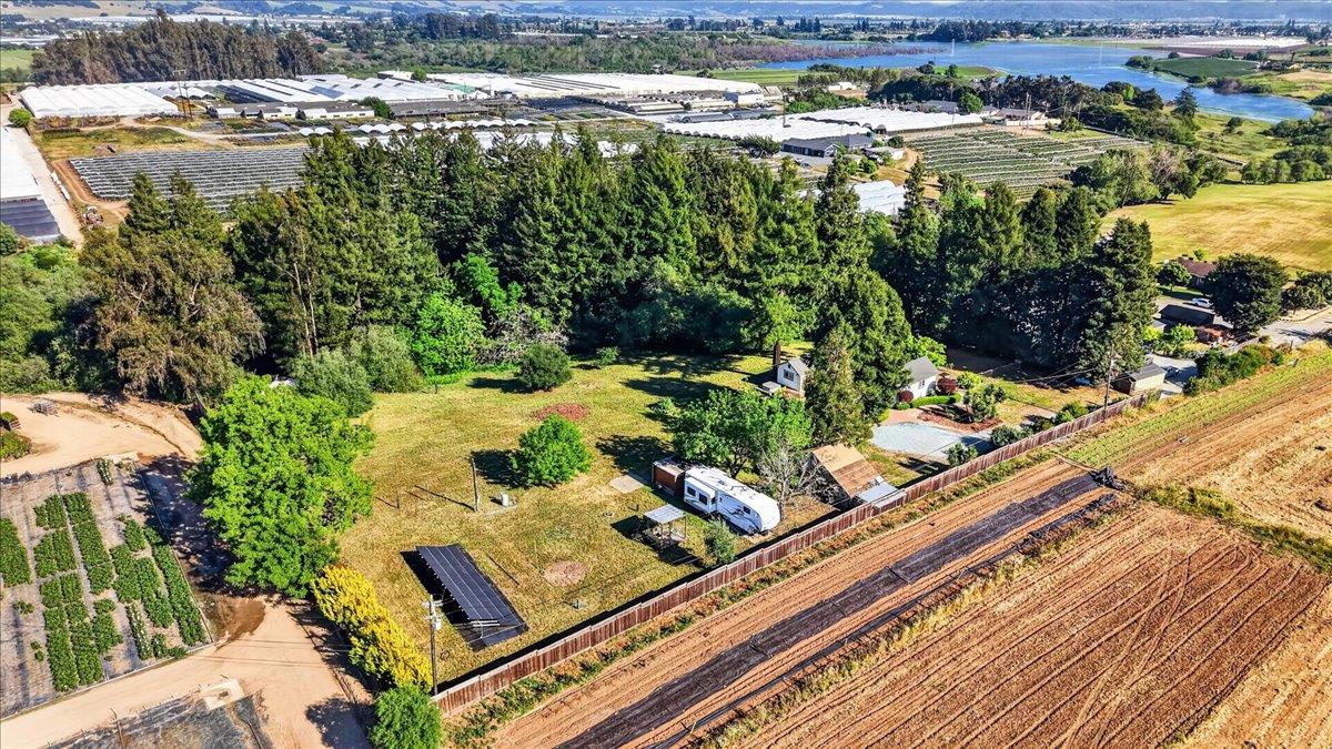 Detail Gallery Image 45 of 48 For 107 Paulsen Rd #D,  Watsonville,  CA 95076 - 3 Beds | 2 Baths