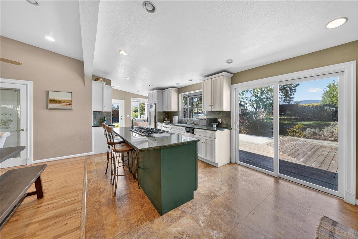 Detail Gallery Image 7 of 48 For 107 Paulsen Rd #D,  Watsonville,  CA 95076 - 3 Beds | 2 Baths