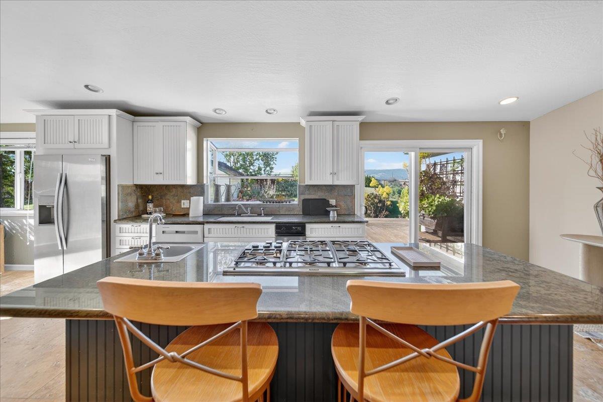 Detail Gallery Image 8 of 48 For 107 Paulsen Rd #D,  Watsonville,  CA 95076 - 3 Beds | 2 Baths