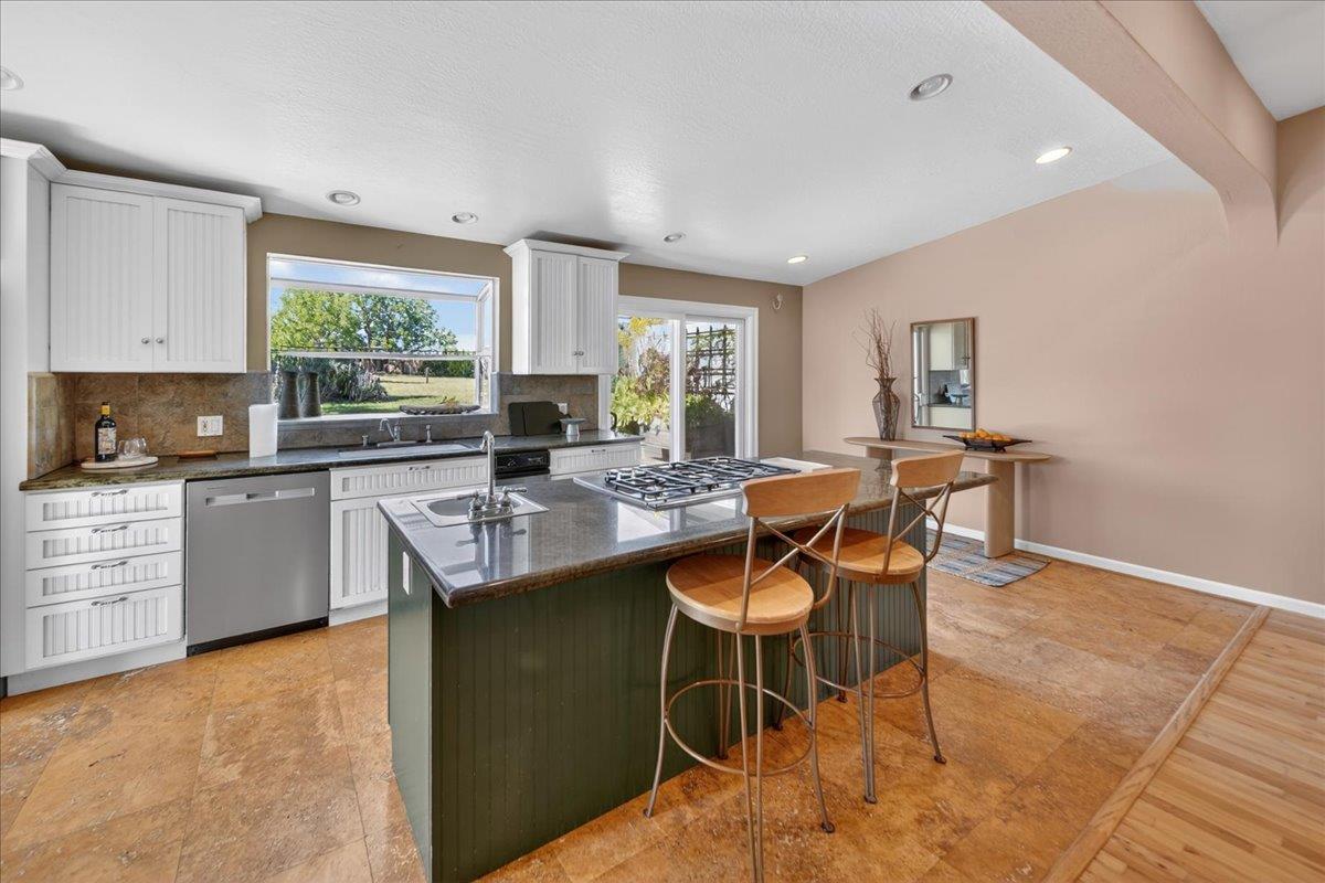 Detail Gallery Image 9 of 48 For 107 Paulsen Rd #D,  Watsonville,  CA 95076 - 3 Beds | 2 Baths