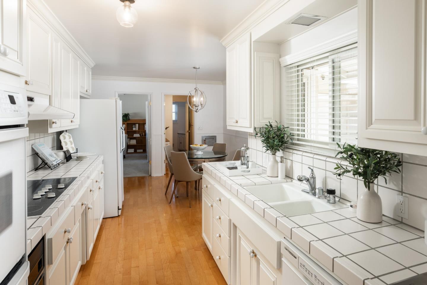 Detail Gallery Image 10 of 25 For 807 University Ave, Los Altos,  CA 94024 - 4 Beds | 2/1 Baths