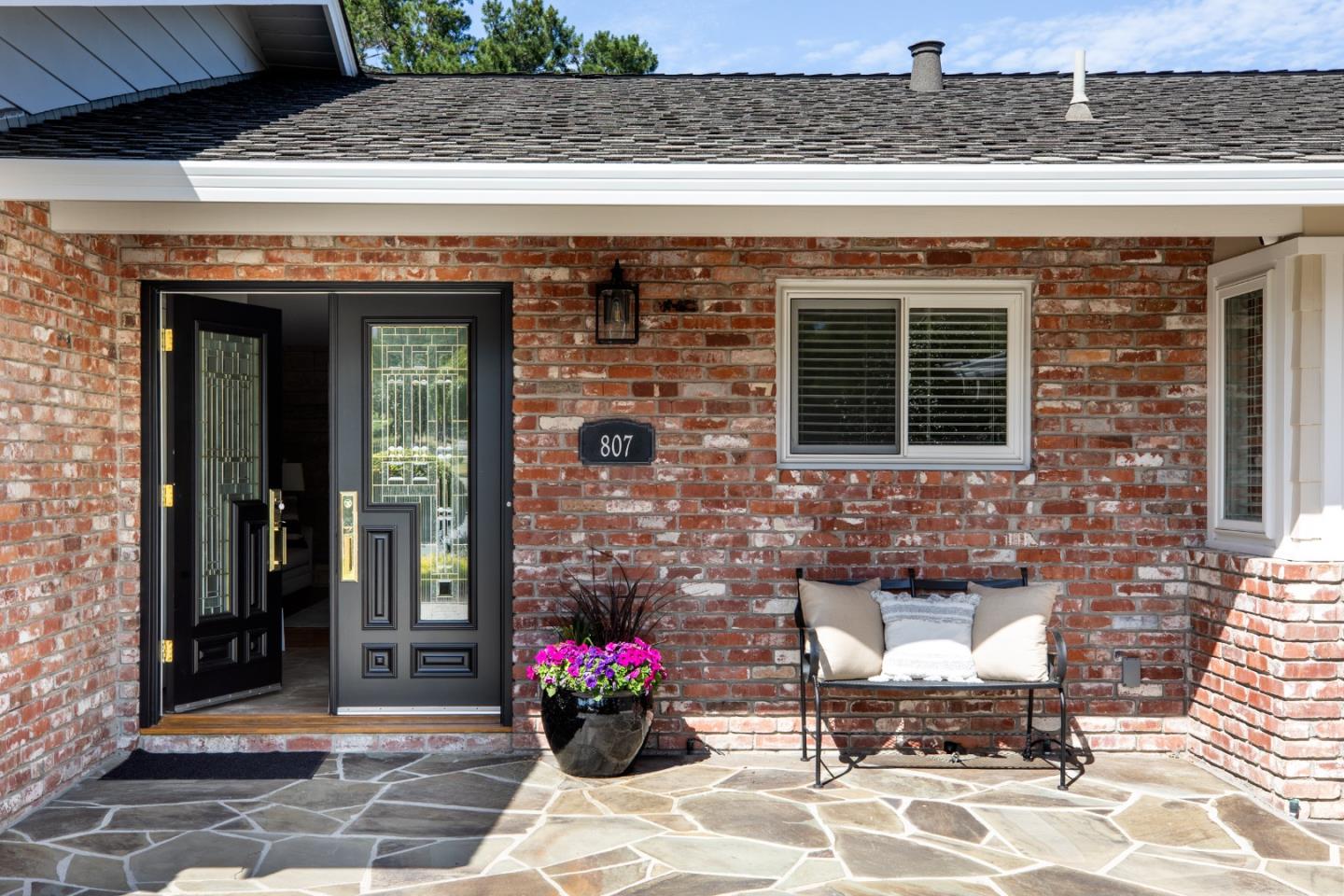 Detail Gallery Image 3 of 25 For 807 University Ave, Los Altos,  CA 94024 - 4 Beds | 2/1 Baths