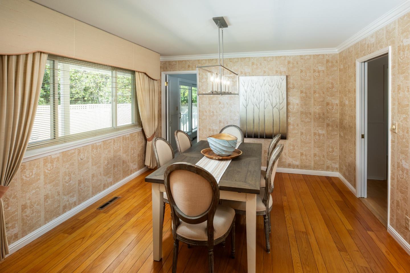 Detail Gallery Image 7 of 25 For 807 University Ave, Los Altos,  CA 94024 - 4 Beds | 2/1 Baths