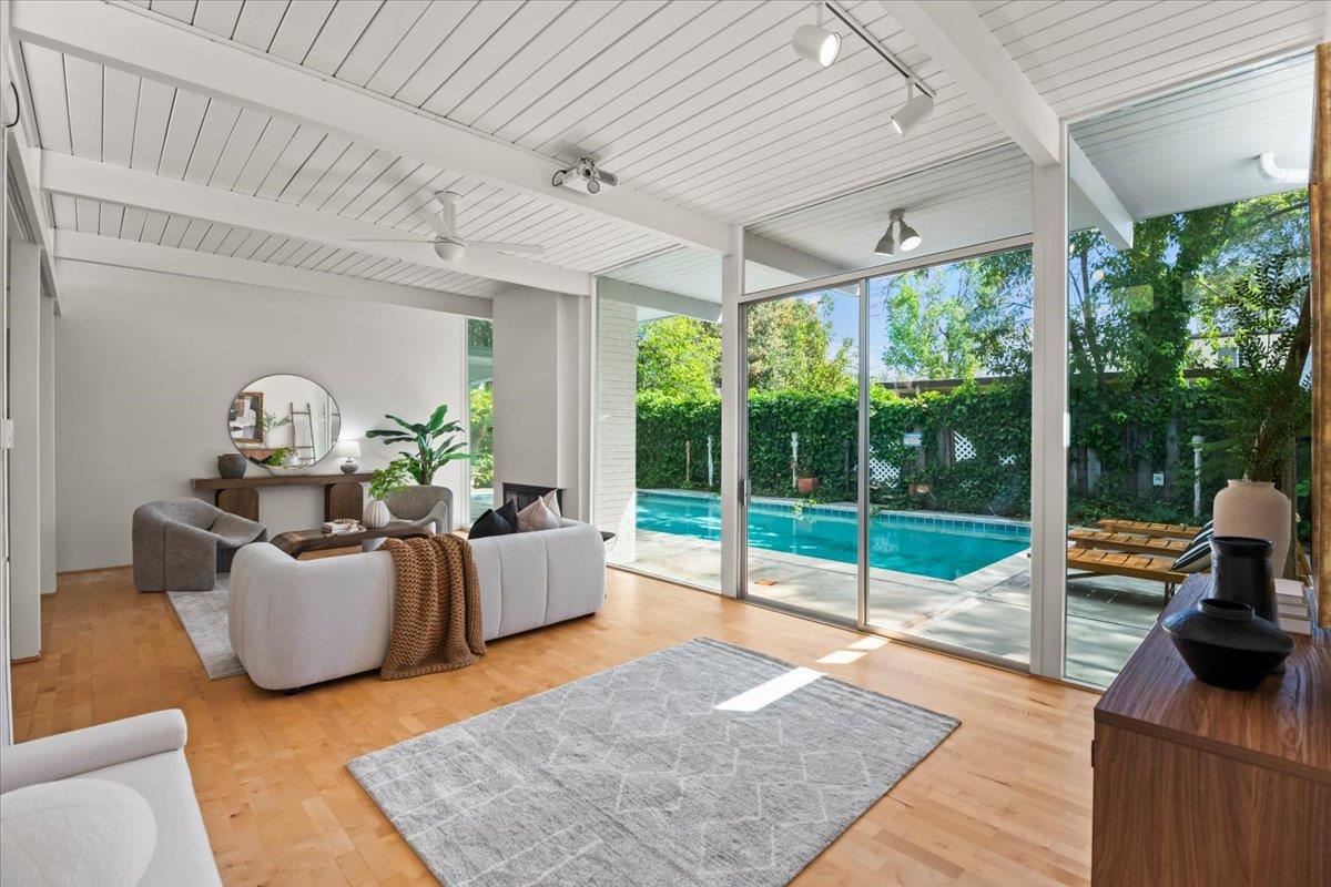 Detail Gallery Image 13 of 37 For 950 Susquehanna Ct, Sunnyvale,  CA 94087 - 5 Beds | 2 Baths