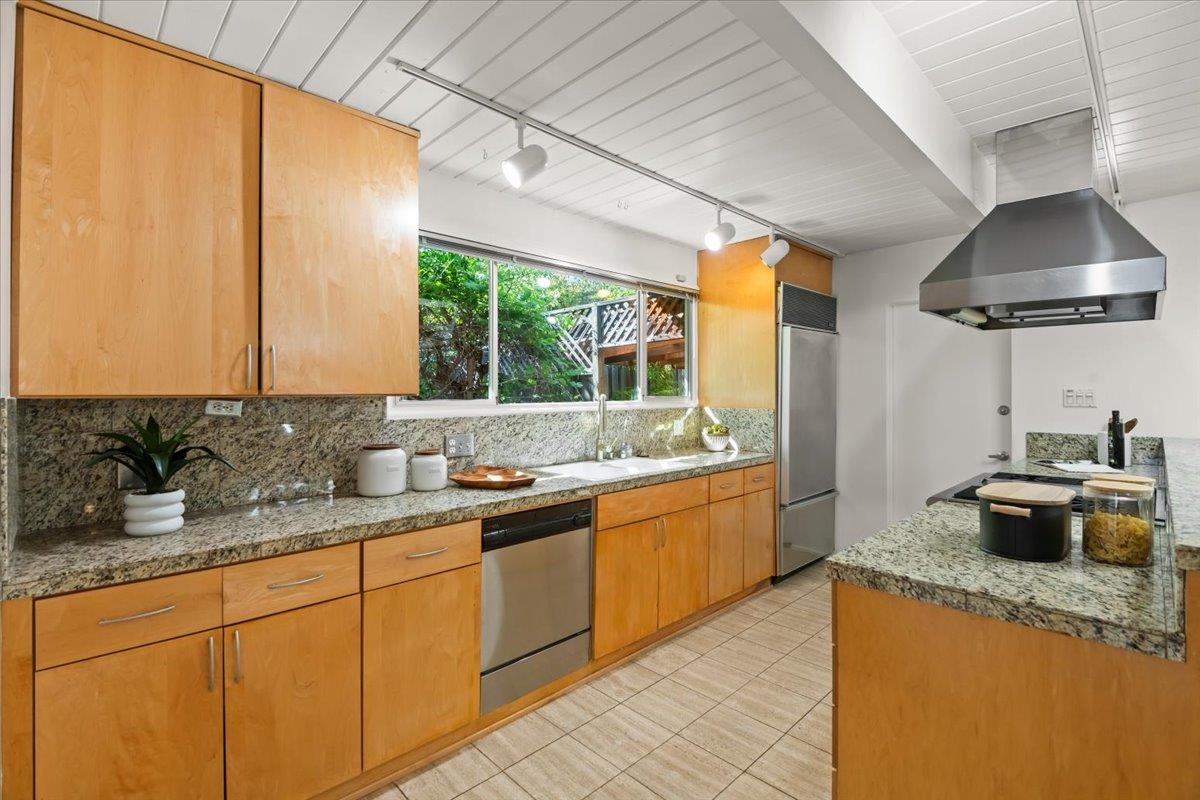 Detail Gallery Image 17 of 37 For 950 Susquehanna Ct, Sunnyvale,  CA 94087 - 5 Beds | 2 Baths