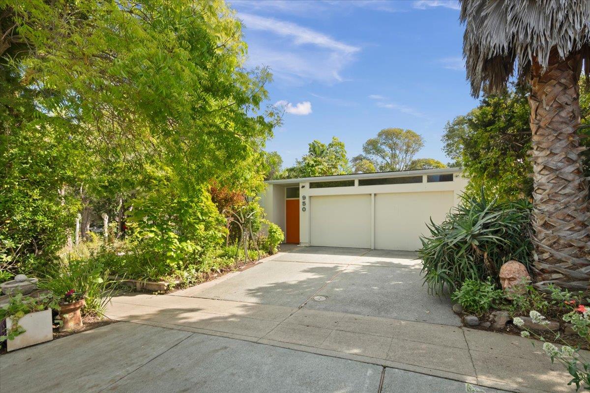 Detail Gallery Image 2 of 37 For 950 Susquehanna Ct, Sunnyvale,  CA 94087 - 5 Beds | 2 Baths