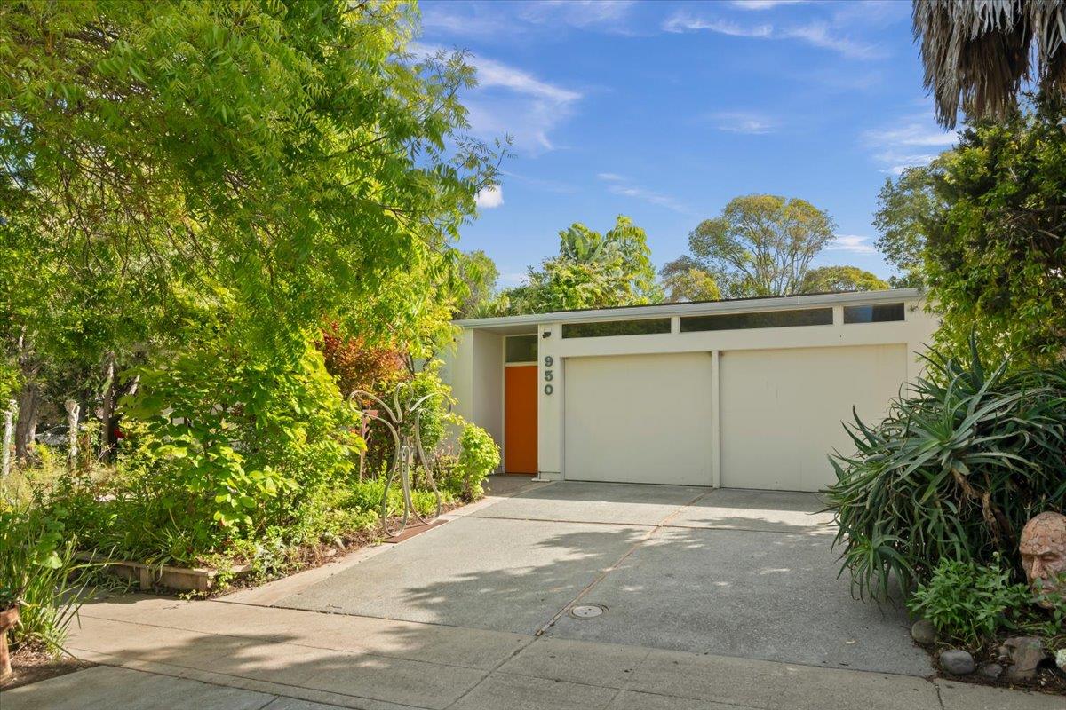 Detail Gallery Image 3 of 37 For 950 Susquehanna Ct, Sunnyvale,  CA 94087 - 5 Beds | 2 Baths