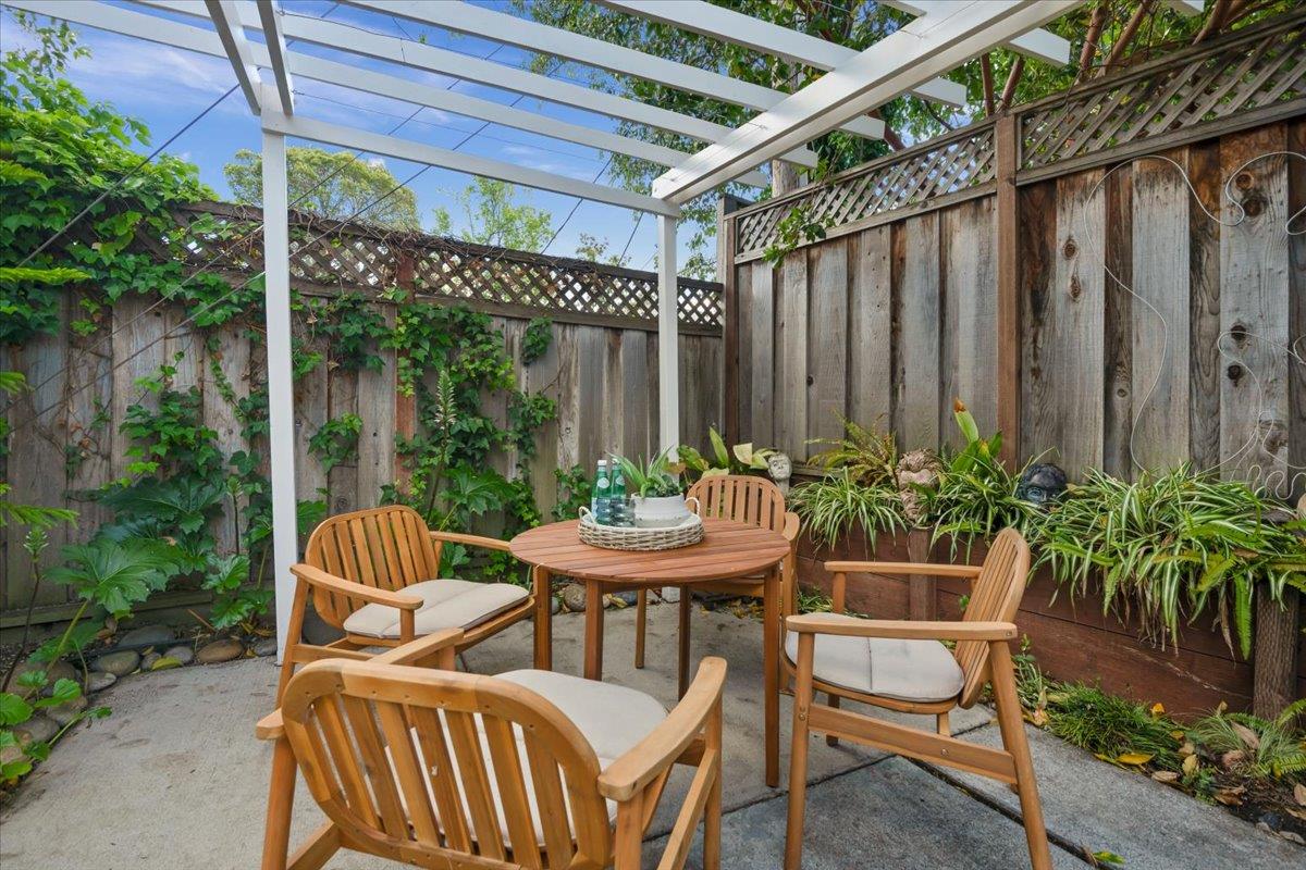 Detail Gallery Image 31 of 37 For 950 Susquehanna Ct, Sunnyvale,  CA 94087 - 5 Beds | 2 Baths