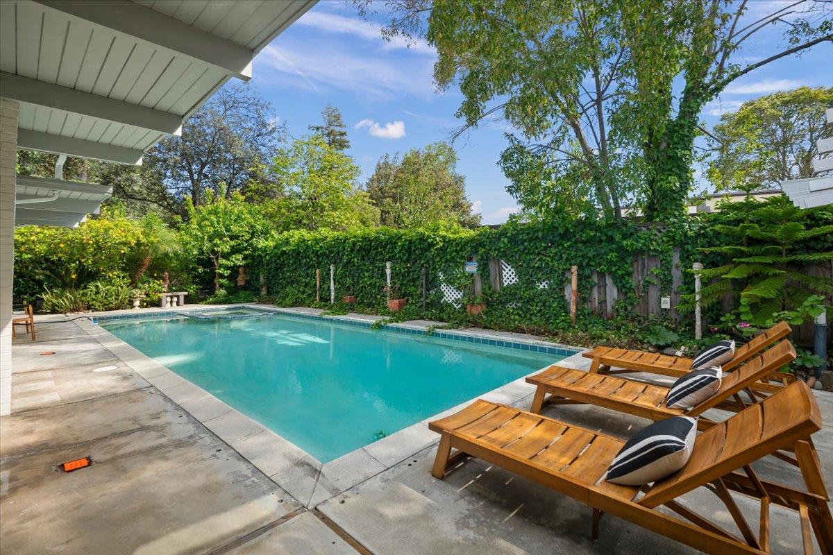 Detail Gallery Image 33 of 37 For 950 Susquehanna Ct, Sunnyvale,  CA 94087 - 5 Beds | 2 Baths