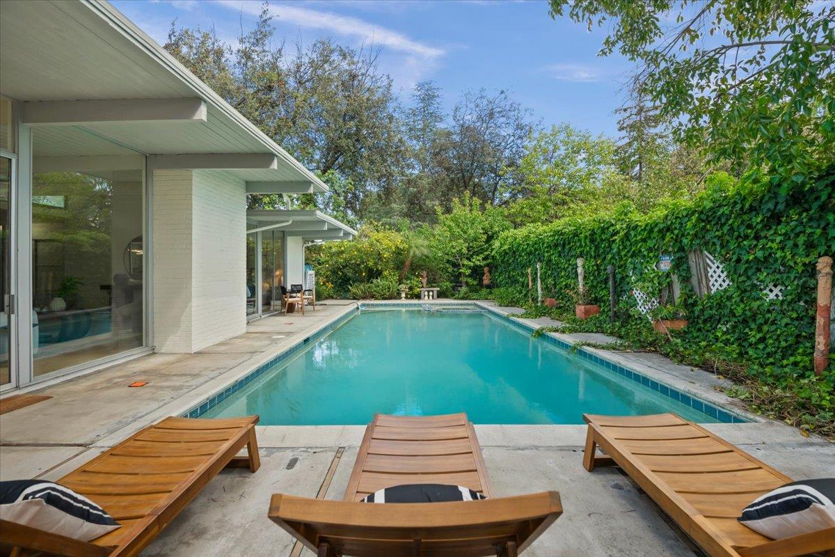 Detail Gallery Image 34 of 37 For 950 Susquehanna Ct, Sunnyvale,  CA 94087 - 5 Beds | 2 Baths