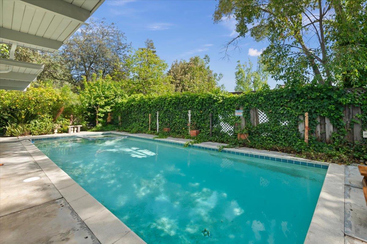 Detail Gallery Image 35 of 37 For 950 Susquehanna Ct, Sunnyvale,  CA 94087 - 5 Beds | 2 Baths