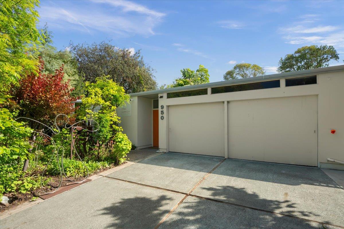 Detail Gallery Image 6 of 37 For 950 Susquehanna Ct, Sunnyvale,  CA 94087 - 5 Beds | 2 Baths