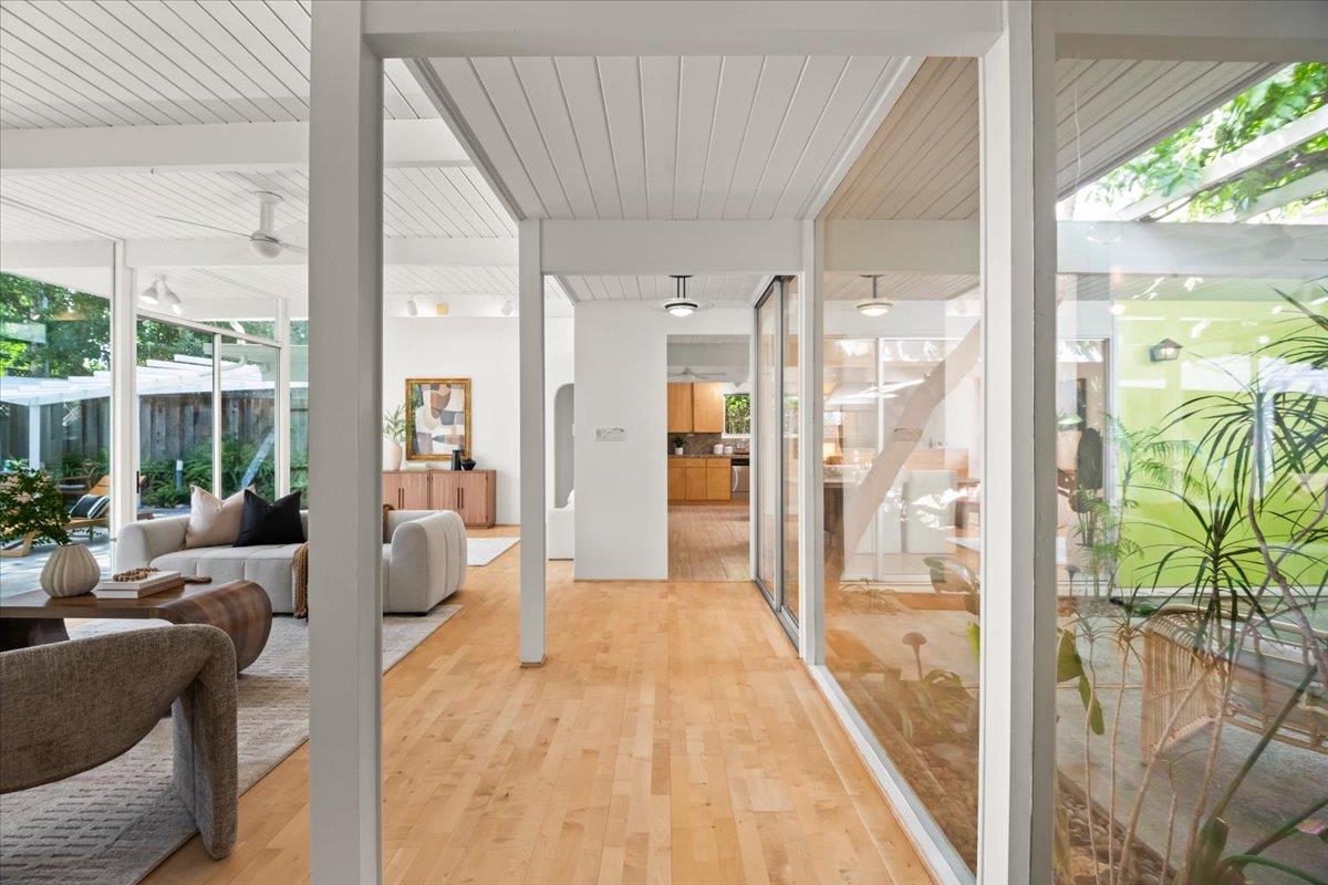 Detail Gallery Image 8 of 37 For 950 Susquehanna Ct, Sunnyvale,  CA 94087 - 5 Beds | 2 Baths