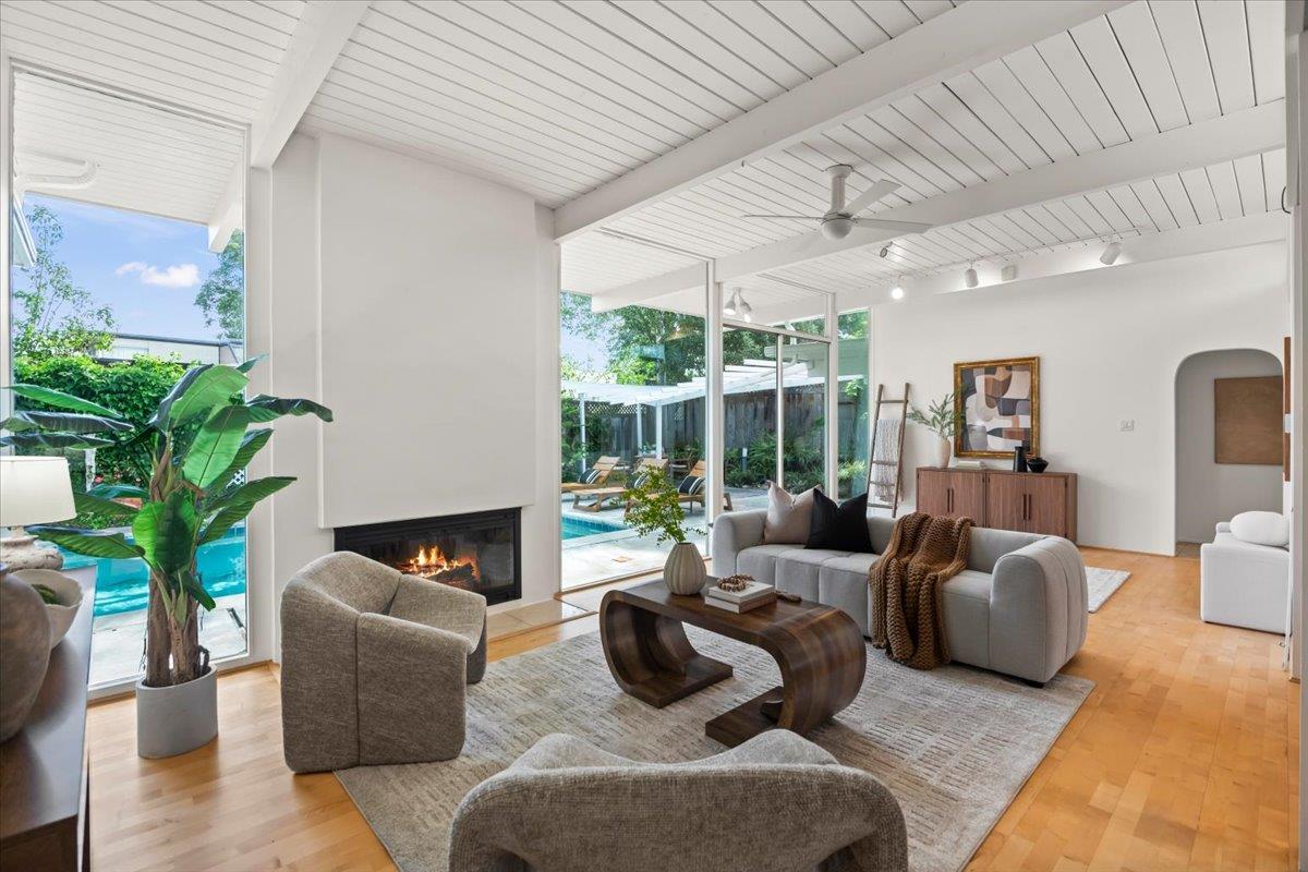 Detail Gallery Image 9 of 37 For 950 Susquehanna Ct, Sunnyvale,  CA 94087 - 5 Beds | 2 Baths