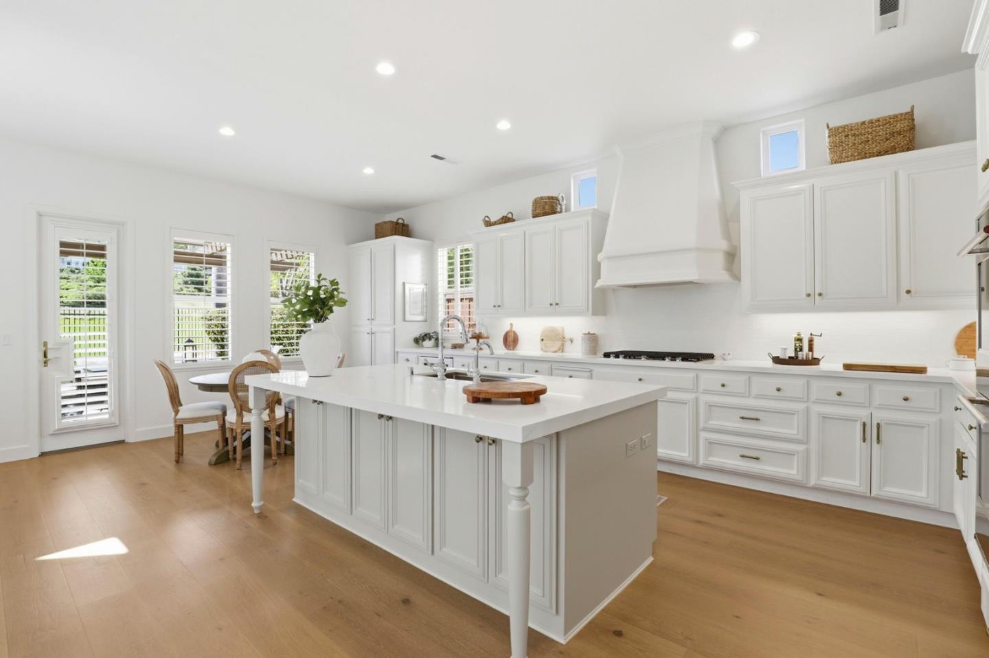 Detail Gallery Image 10 of 49 For 1965 Saint  Andrews Cir, Gilroy,  CA 95020 - 4 Beds | 3 Baths