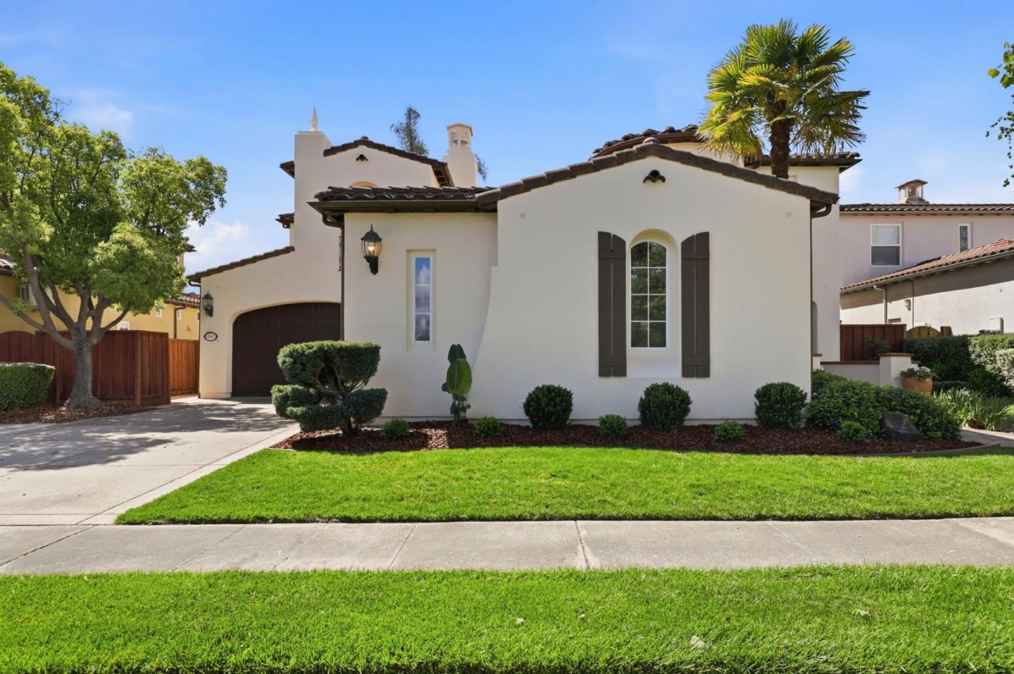 Detail Gallery Image 2 of 49 For 1965 Saint  Andrews Cir, Gilroy,  CA 95020 - 4 Beds | 3 Baths