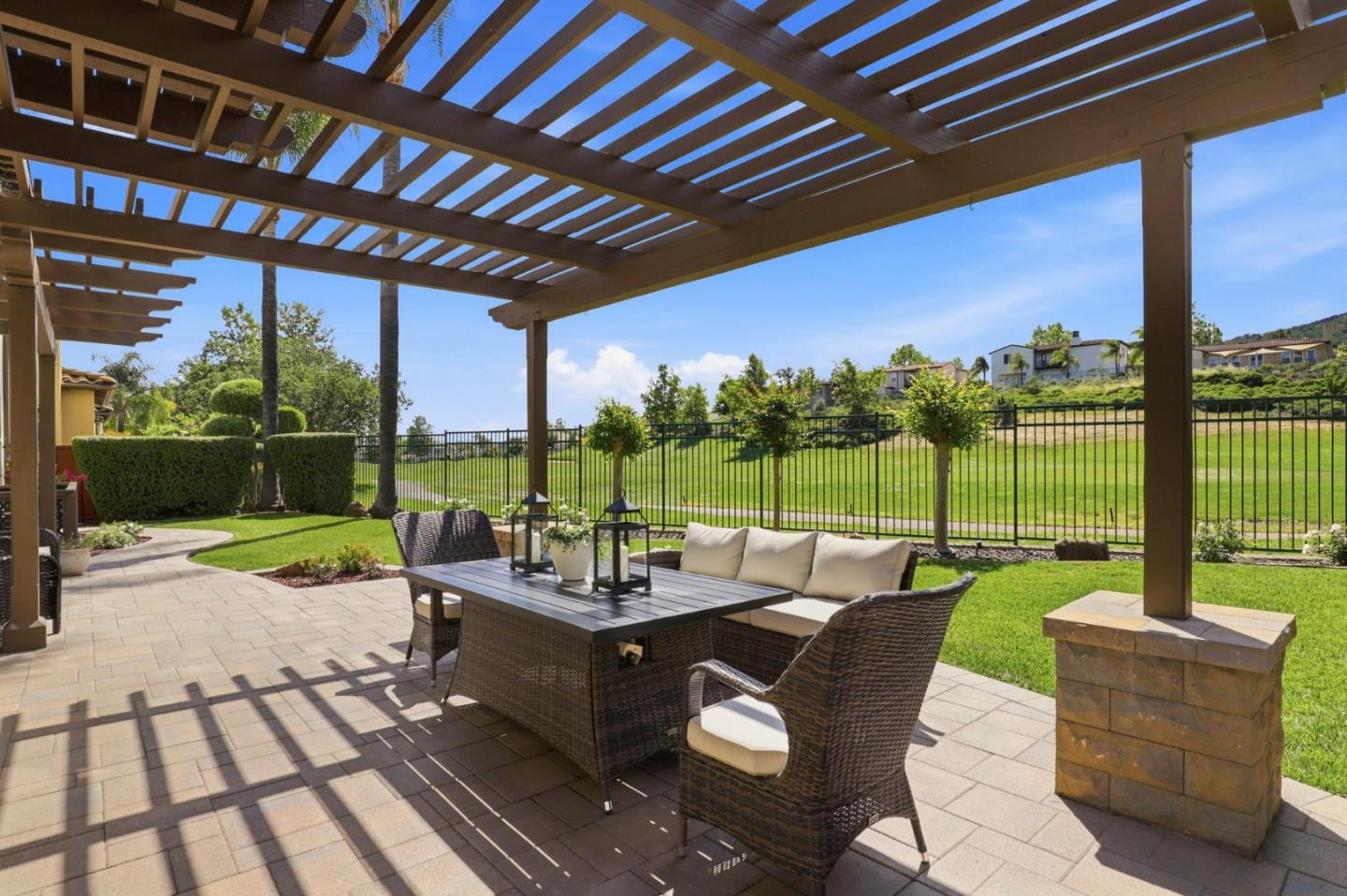 Detail Gallery Image 33 of 49 For 1965 Saint  Andrews Cir, Gilroy,  CA 95020 - 4 Beds | 3 Baths